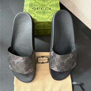 Gucci Men’s Pursuit Printed Tiger Sandal 12